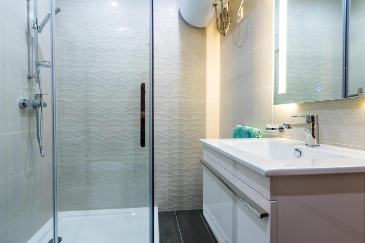 Sh5a-qawra Prime Location 2 Bedroom Apartment *